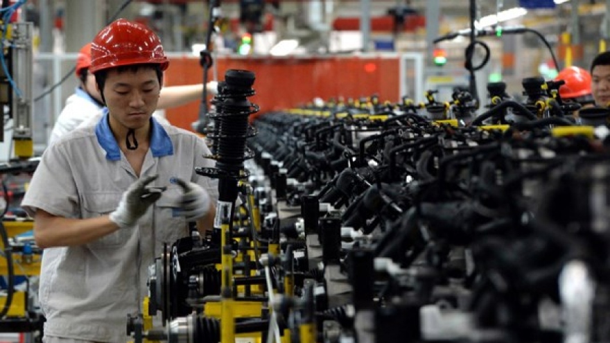 Hoạt động sản xuất của Trung Quốc lần đầu mở rộng sau 6 tháng