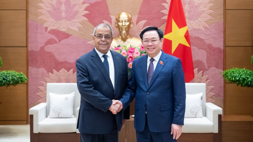 Chủ tịch Quốc hội tiếp Chủ tịch Ủy ban Liên Chính phủ Algeria - Việt Nam
