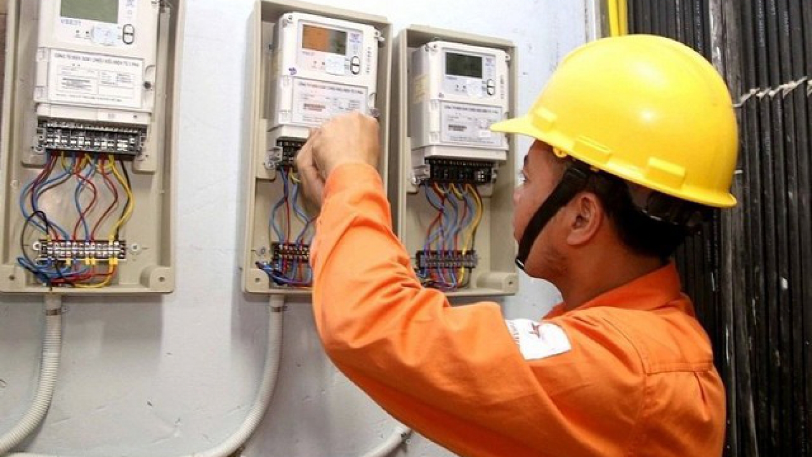 Áp giá điện theo giờ: Làm sao để không thành gánh nặng cho người dân?