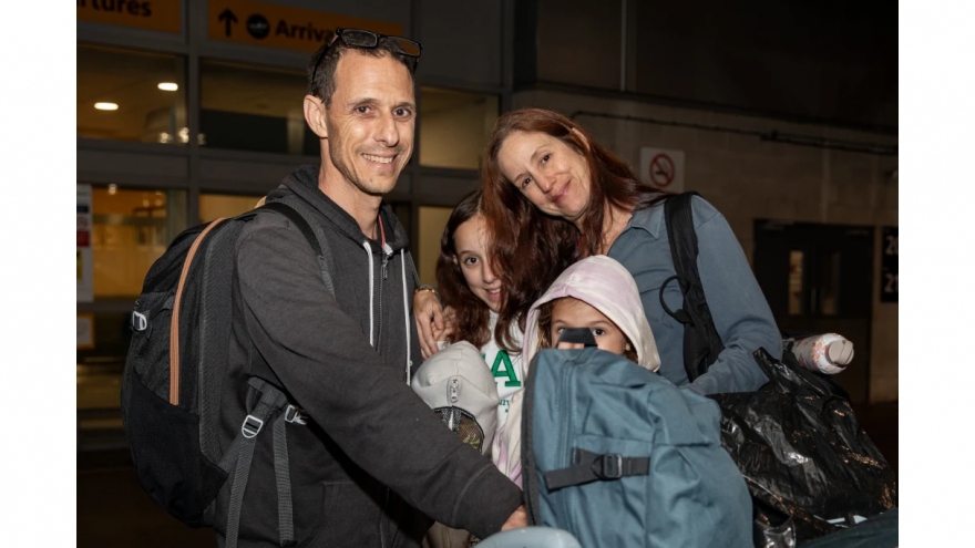 Australia hoãn các chuyến bay đưa công dân rời khỏi Israel