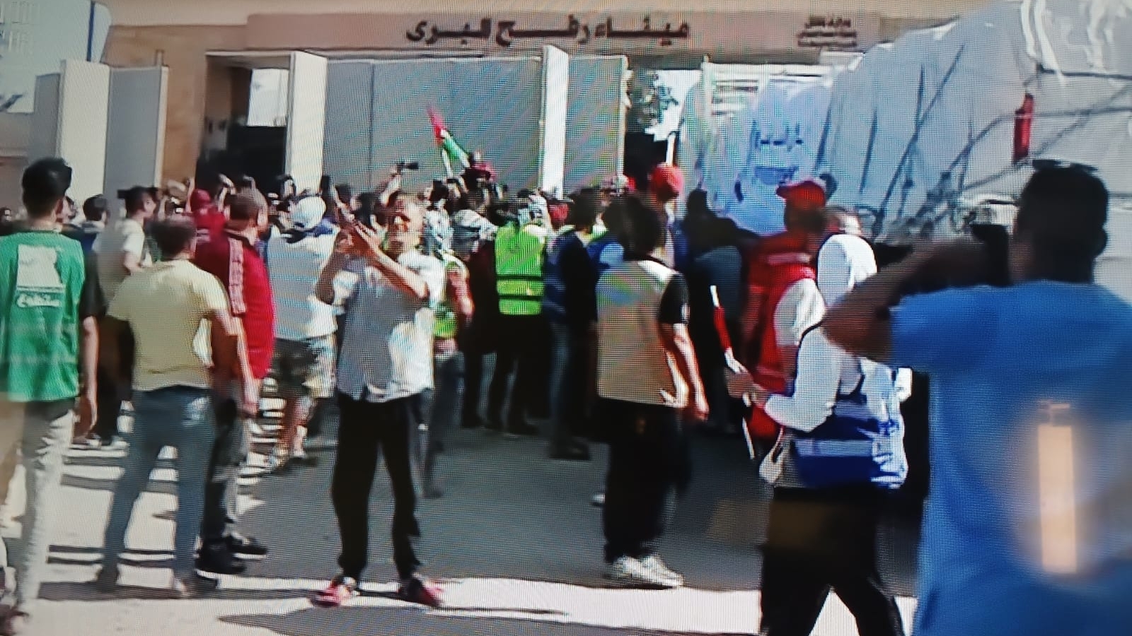 Cửa khẩu Rafah được mở, các chuyến xe cứu trợ nhân đạo bắt đầu tiến vào Gaza