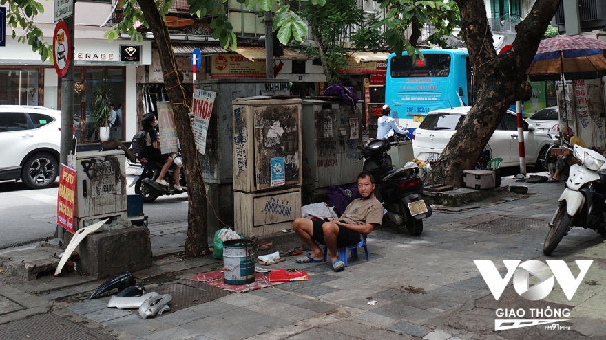 Trạm điện nhếch nhác