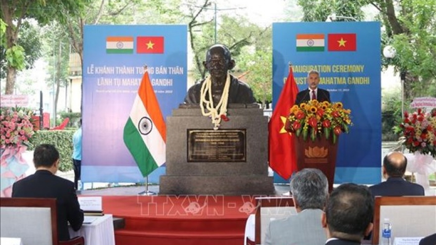 Indian Consulate General inaugurates Mahatma Gandhi's bust in HCM City