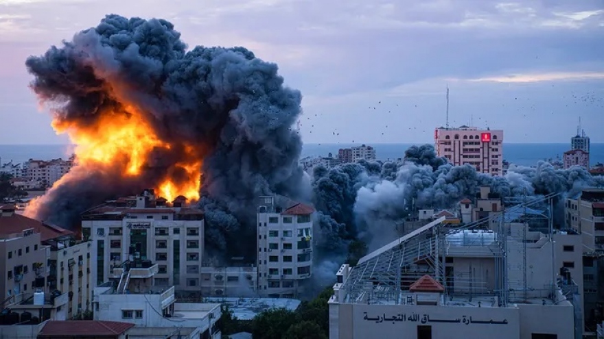 Israel không kích Gaza, đưa tất cả thủ lĩnh Hamas vào “danh sách tử hình”