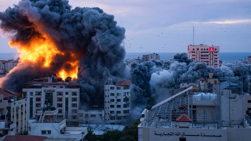 Israel tiếp tục không kích và pháo kích dữ dội vào Gaza