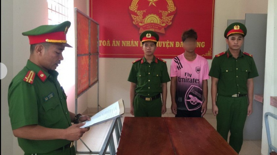 Thanh niên lái môtô tông cảnh sát giao thông bị khởi tố