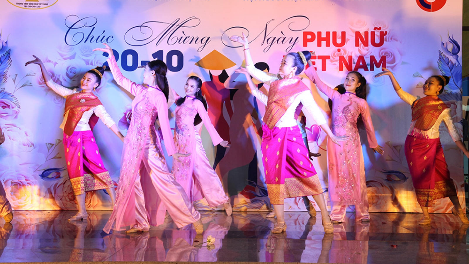 Sôi nổi hoạt động chào mừng Ngày phụ nữ Việt Nam 20/10 tại Lào