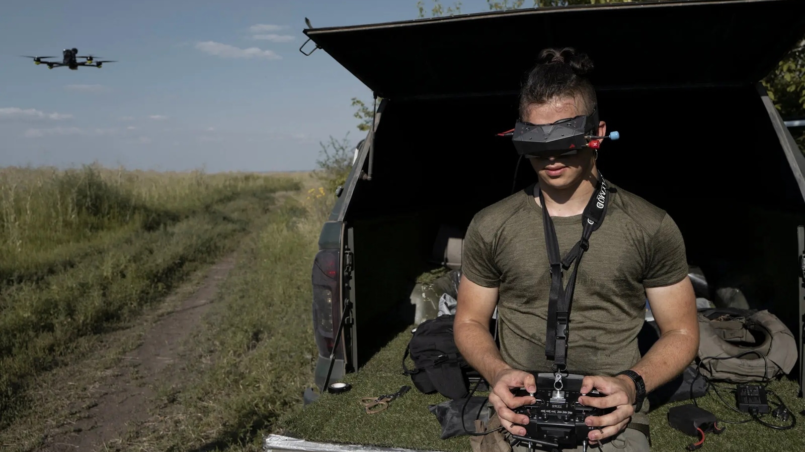 Ukraine tìm mọi cách tận dụng UAV thương mại đối phó Nga