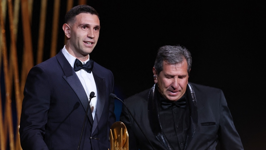 Emiliano Martinez bị la ó tại lễ trao giải Quả bóng Vàng 2023