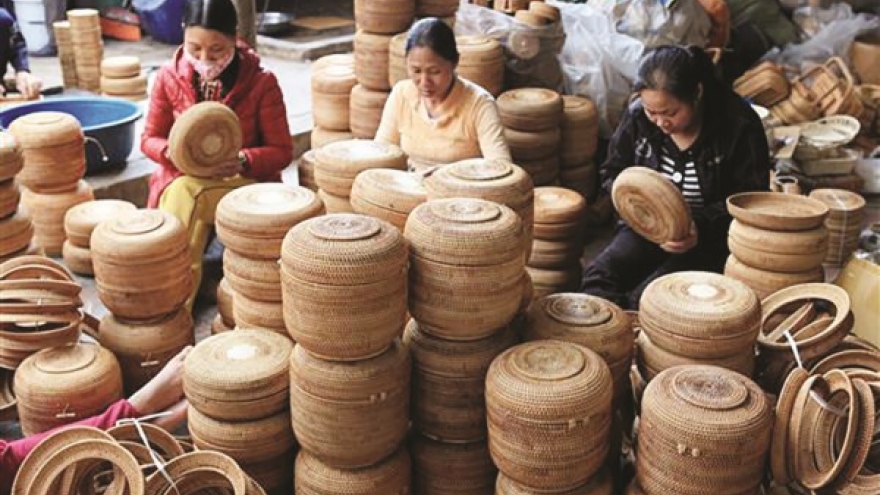 Exports of rattan, bamboo, sedge, and carpet products rebound in August