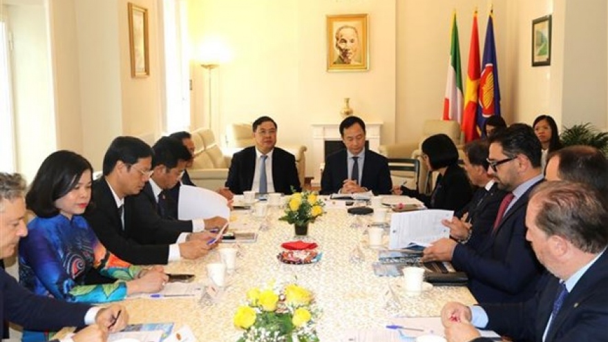 Nam Dinh calls for Italian investment in maritime, green economy