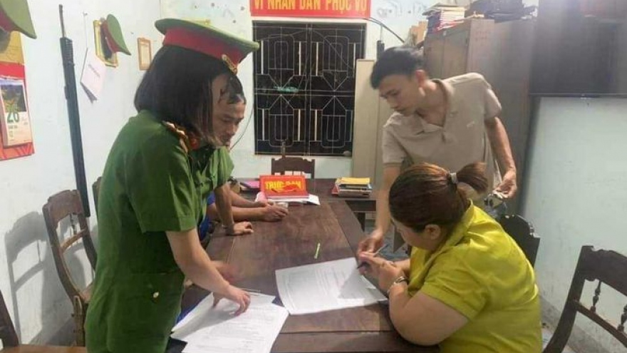 Khởi tố một phụ nữ làm giả sổ đỏ, chiếm đoạt hơn 900 triệu đồng