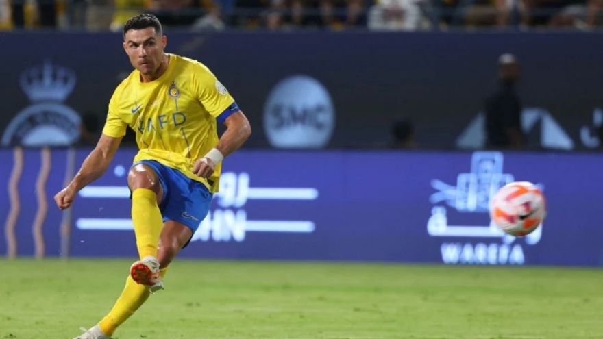 Ronaldo ghi bàn từ siêu phẩm đá phạt trong màu áo Al Nassr