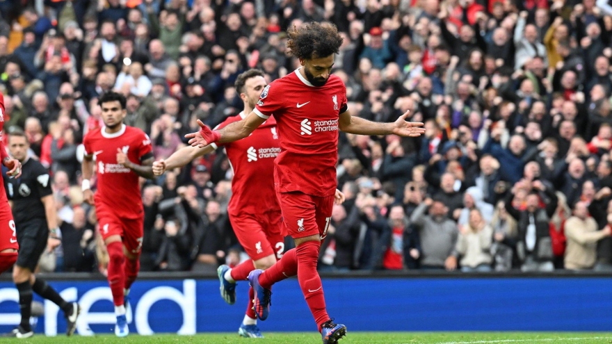 Salah ghi cú đúp, Liverpool tạm dẫn đầu Ngoại hạng Anh