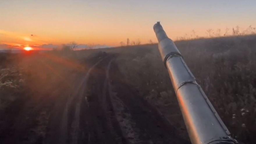 Nga khai hỏa xe tăng T-90M xuyên phá phòng tuyến của Ukraine tại Bakhmut