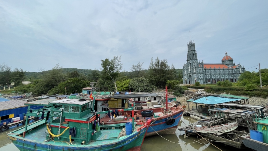 Quảng Ninh cấm biển từ 15h hôm nay (19/10)