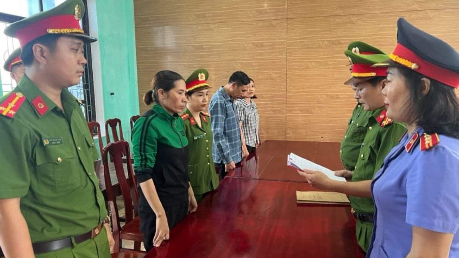 Khởi tố kế toán xã tham ô tài sản