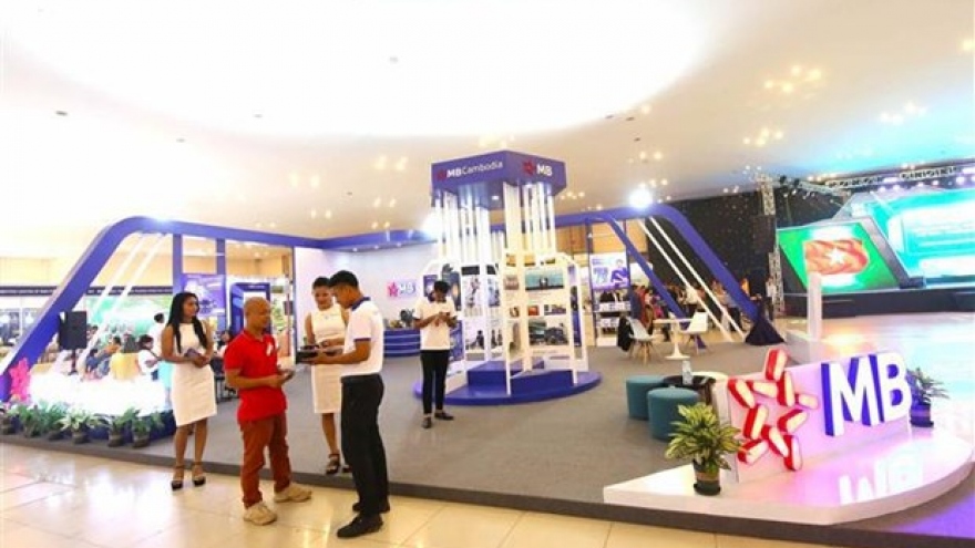 Vietnam-Cambodia defence economic product exhibition closes