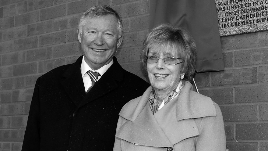 Vợ Sir Alex Ferguson qua đời
