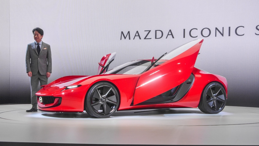 Mazda trình làng mẫu concept Iconic SP mới với ngoại hình đầy bóng bẩy