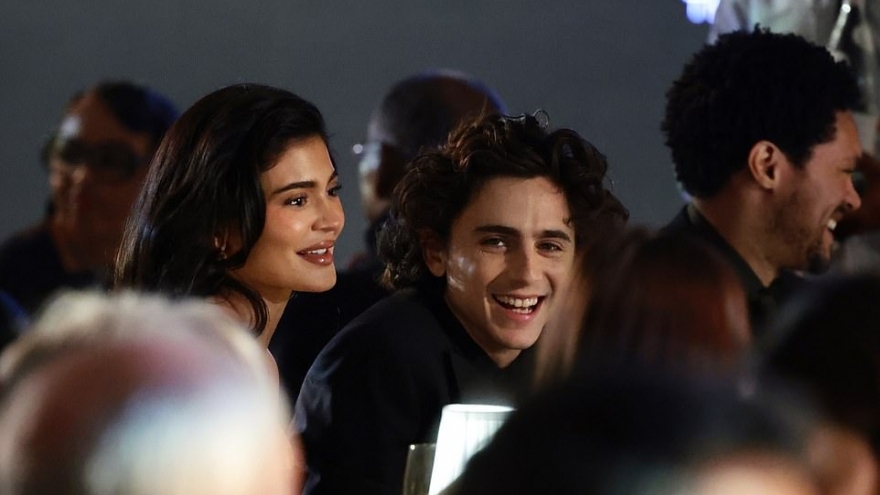 Kylie Jenner đẹp rạng rỡ, sánh vai cùng bạn trai Timothée Chalamet tại sự kiện