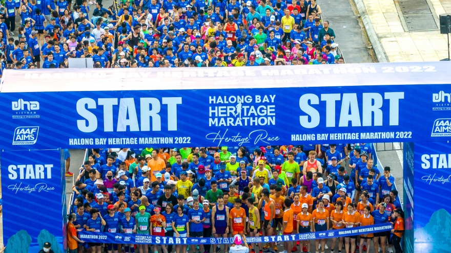 Hơn 9.000 người dự giải Marathon trên cung đường bao biển đẹp nhất Việt Nam