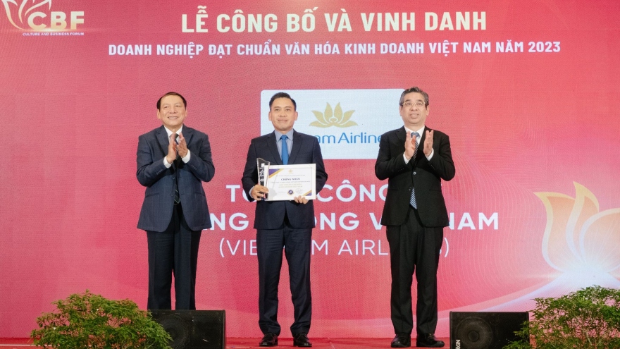 Vietnam Airlines được vinh danh “Doanh nghiệp đạt chuẩn Văn hoá kinh doanh 2023"
