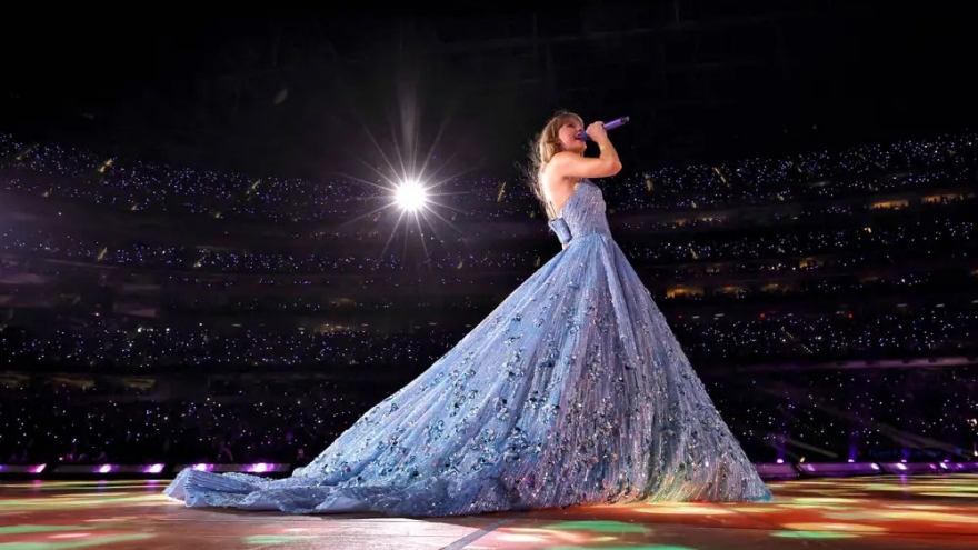 Ngắm nhìn những bộ trang phục gây sốt của Taylor Swift trong The Eras Tour