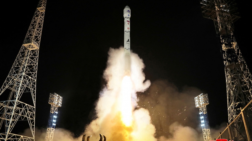 Nhật Bản chỉ trích vụ phóng tên lửa mang vệ tinh mới nhất của Triều Tiên