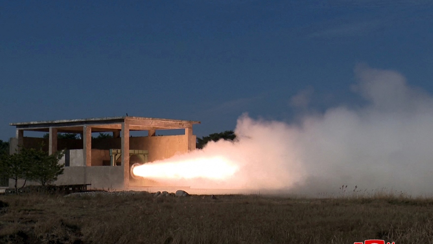 Triều Tiên thử nghiệm động cơ nhiên liệu rắn cho tên lửa đạn đạo tầm trung