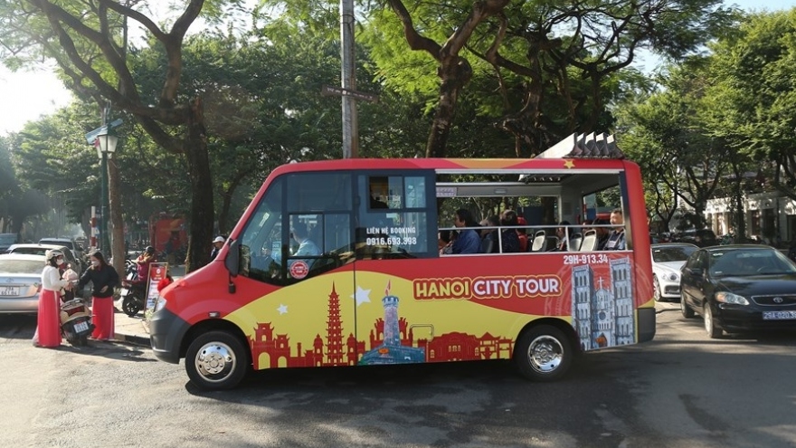 Hanoi launches convertible single-decker bus route