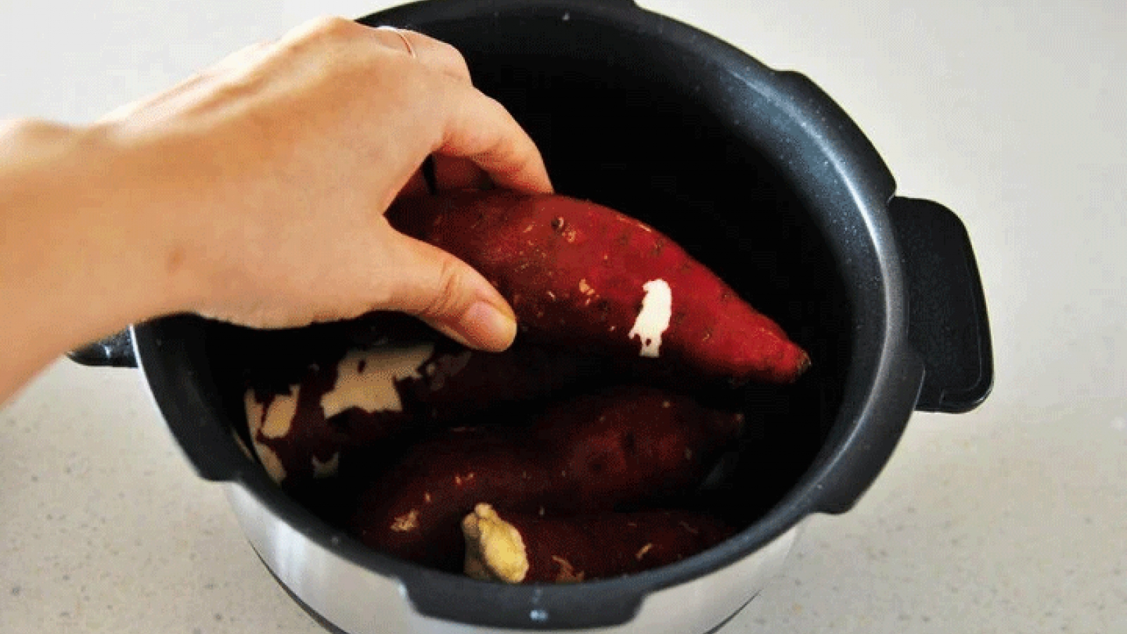 3 cách nướng khoai lang không cần than củi