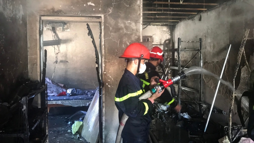 Dập tắt đám cháy tại chung cư Hoàng Huy (Hải Phòng)