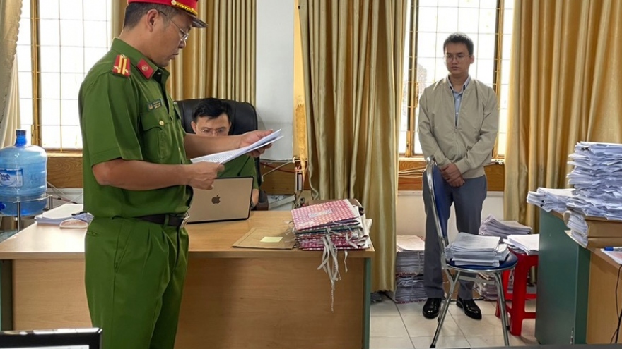Gia Lai: Nhân viên văn phòng đăng ký đất đai nhận hối lộ hơn 2 tỷ đồng