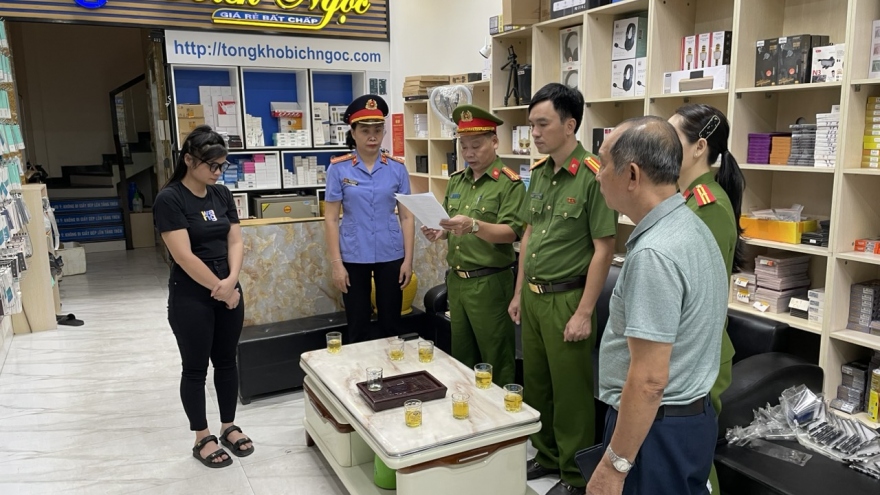 Thanh Hoá: Đồng loạt khám xét 6 cửa hàng linh kiện điện thoại "Bích Ngọc"