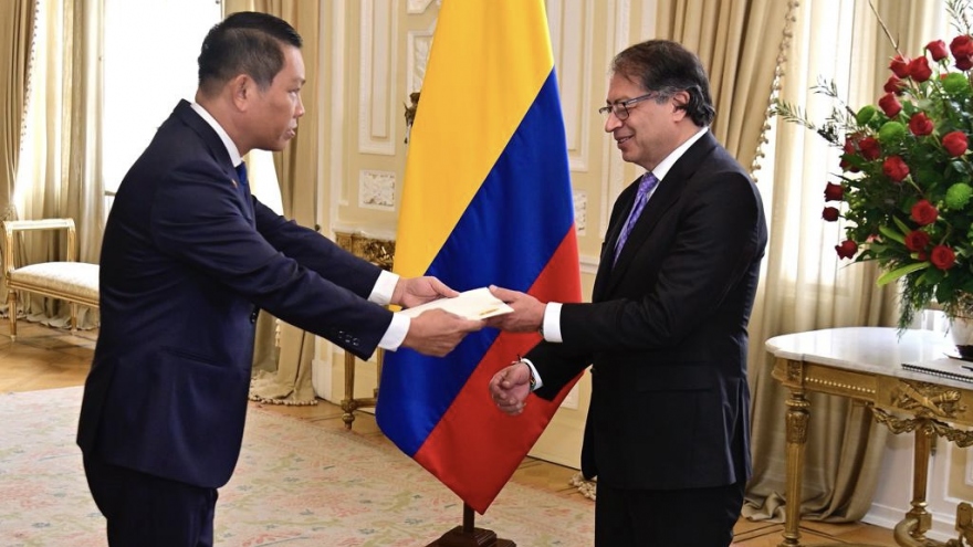 Đại sứ Vũ Trung Mỹ trình Quốc thư lên Tổng thống Colombia