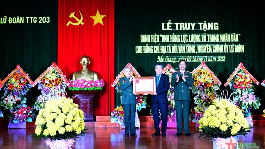 Truy tặng danh hiệu Anh hùng LLVTND đối với Đại tá Bùi Văn Tùng