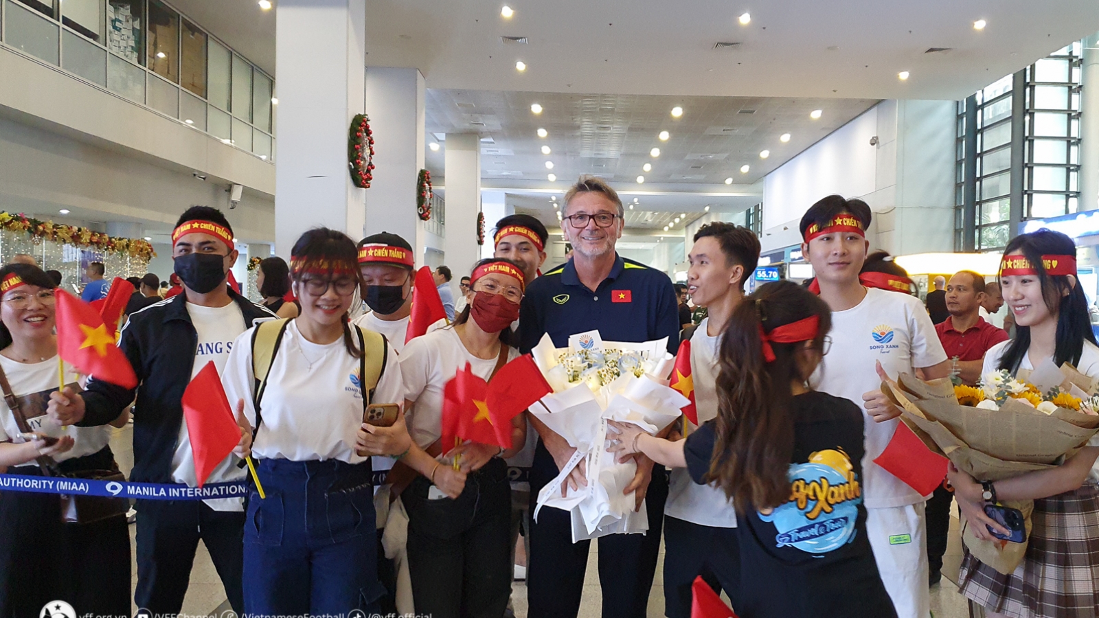 ĐT Việt Nam được tiếp lửa khi đặt chân tới Philippines