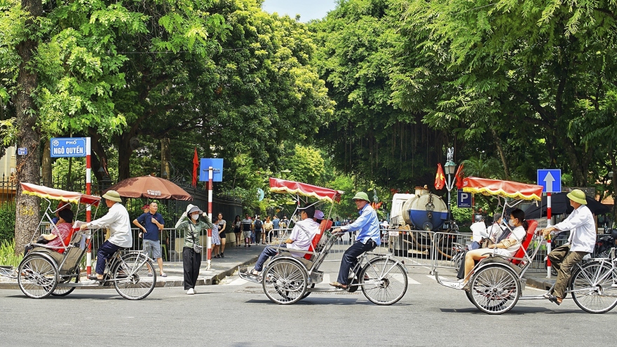 Thời tiết hôm nay 10/11: Hà Nội nắng nóng, có nơi trên 32 độ