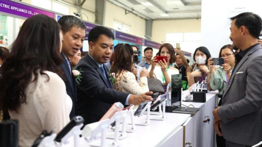 International electronics and smart appliances expo opens in Hanoi