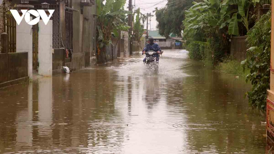 Flooding threatens central Vietnam as residents scramble to evacuate homes