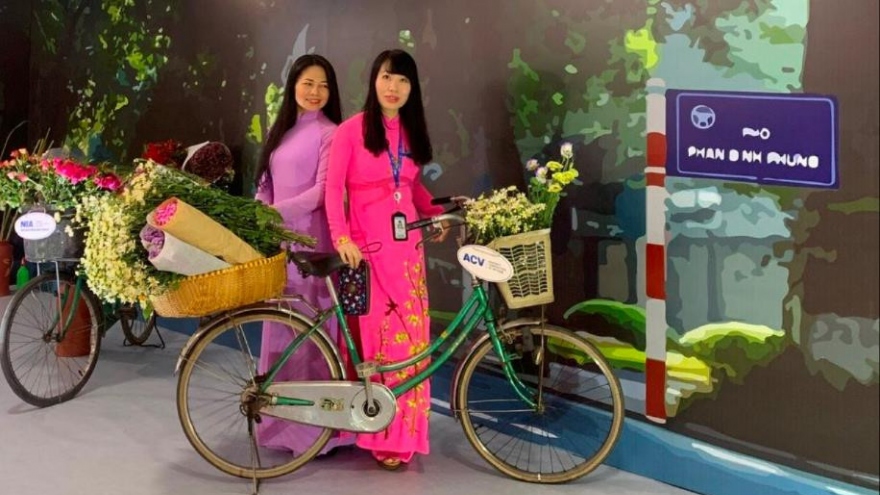 "Flavours of Hanoi" cultural week opens at Noi Bai International Airport