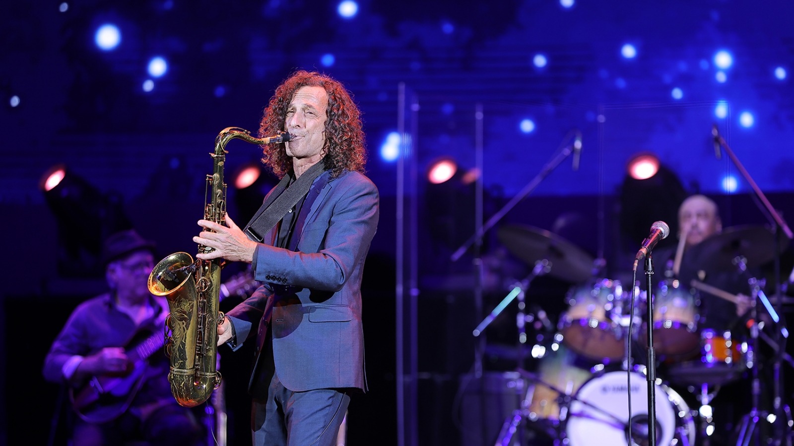 Kenny G nói tiếng Việt, thăng hoa trong đêm nhạc ở Hà Nội