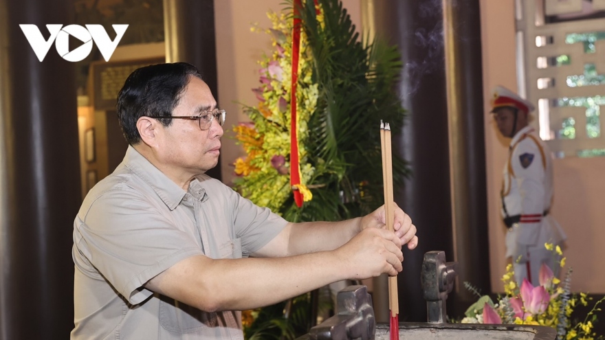 Thủ tướng Phạm Minh Chính dâng hương tưởng niệm Bác Hồ tại Thanh Hóa