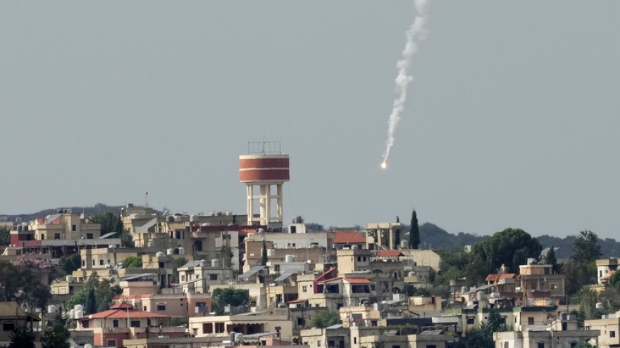 Israel tăng cường bắn phá miền Nam Lebanon
