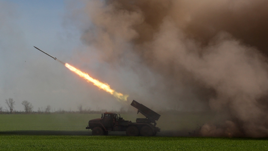 Nga bắn nổ kho đạn dược của Ukraine, Kiev nã tên lửa vào sở chỉ huy Nga