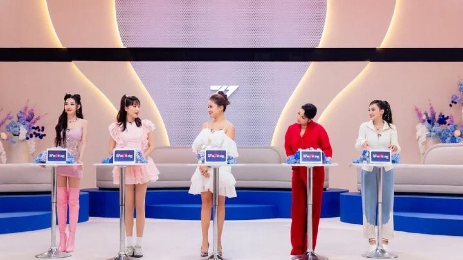 5 chị đẹp đầu tiên bị loại khỏi 'Chị đẹp đạp gió rẽ sóng' là ai?