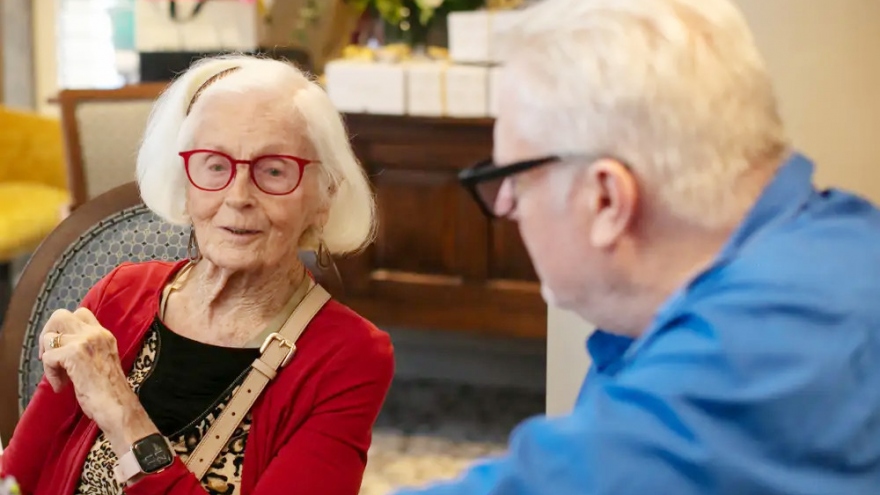 Bí quyết "chọn bạn mà chơi" giúp cụ bà sống thọ 102 tuổi