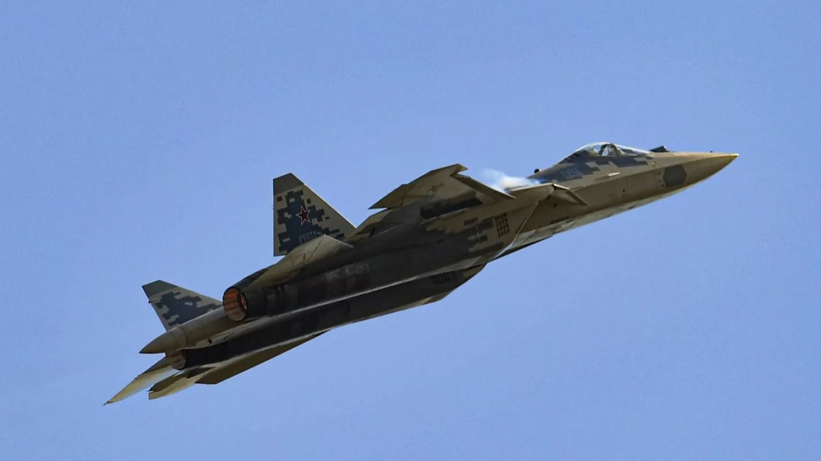 Su-57 Nga bay xuyên lục địa không cần thùng dầu phụ