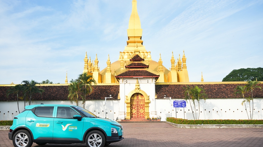 GSM khai trương dịch vụ taxi điện tại Lào